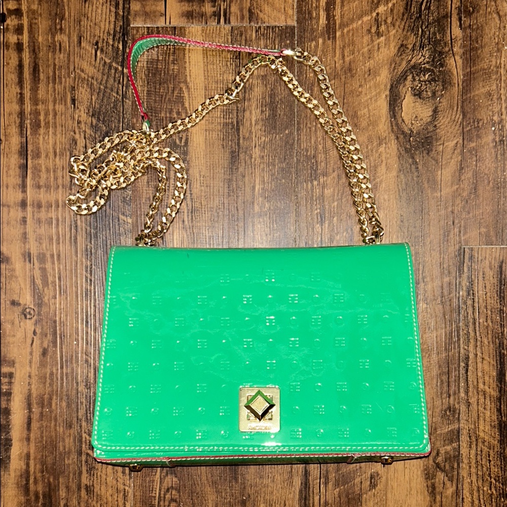 Arcadia green shoulder bag with adjustable straps